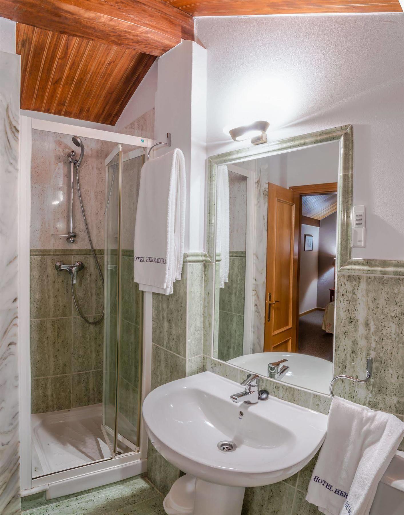 Hotel Herradura Сантьяго-де-Компостела Екстер'єр фото
