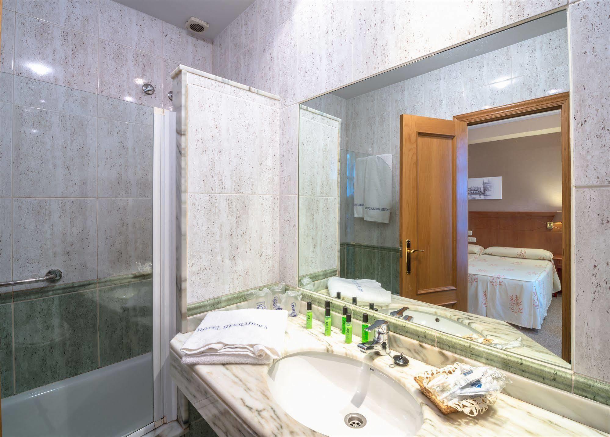 Hotel Herradura Сантьяго-де-Компостела Екстер'єр фото
